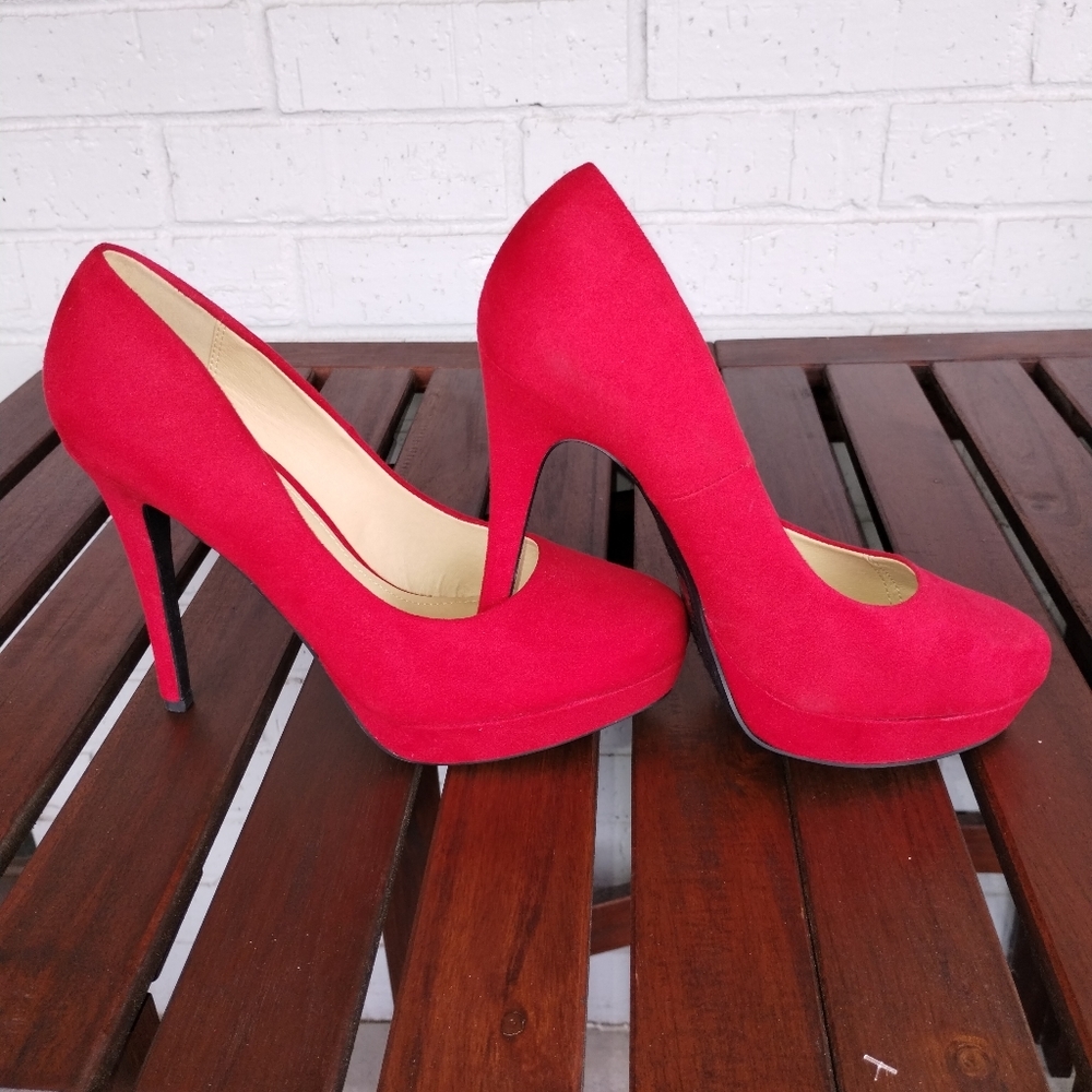 Beautiful Jinni-S Red Vegan Suede Pumps! Size 10M Excellent Condition!